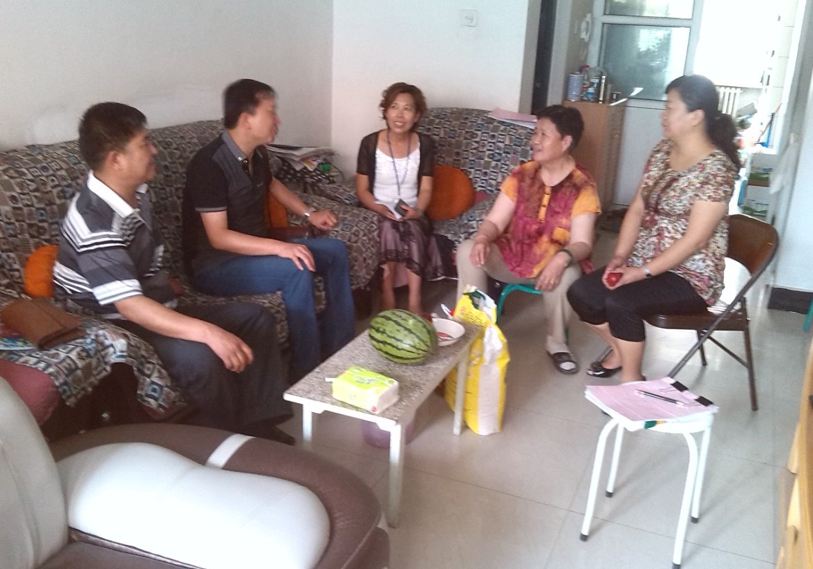 2013年7月1日該支部黨員重溫誓詞的場(chǎng)景 f374df623f20a029ec3b8edc76de5ba.jpg (196.35 KB)