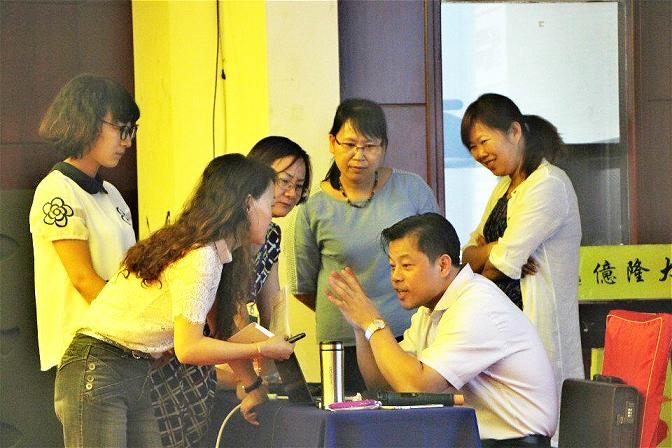 肖老師耐心地解答學員們的提問